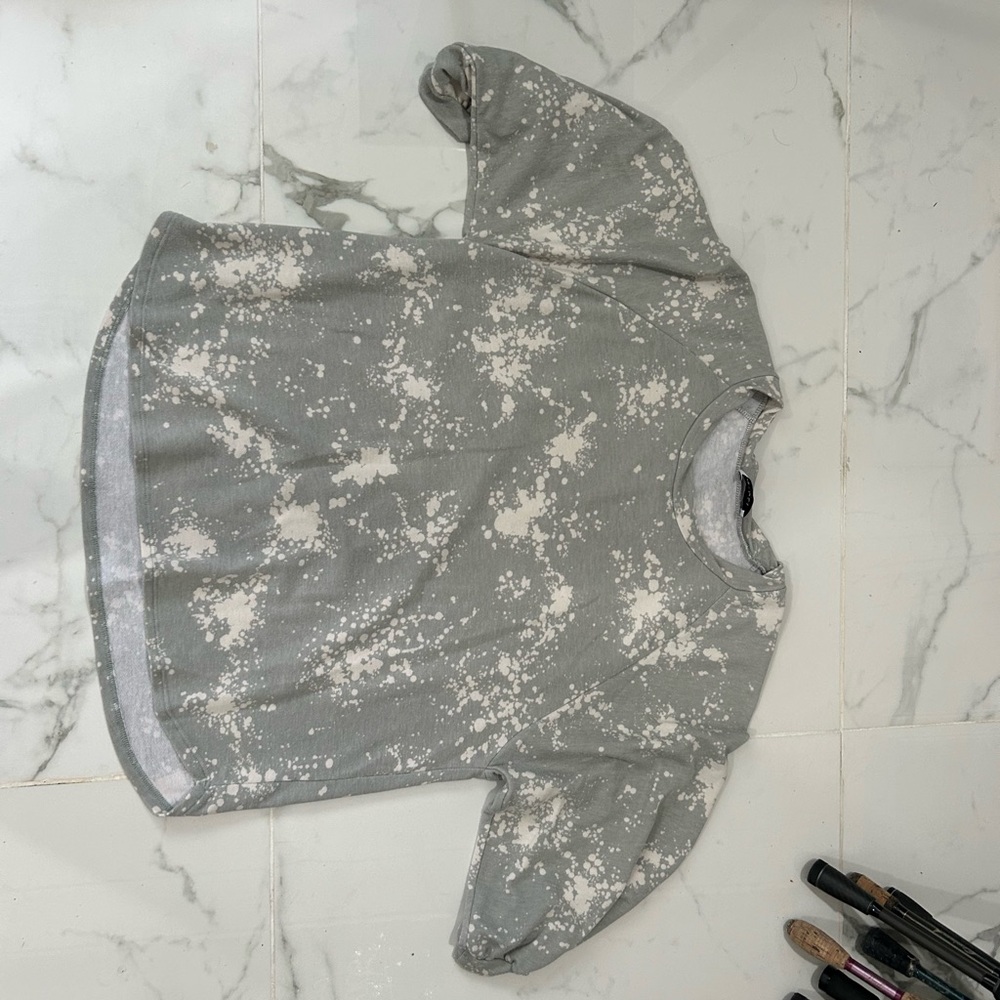 Gilli Gray And White Patterned Tee - image 1